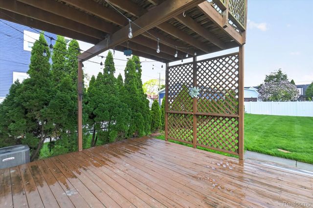1518 Chestnut Street, Wyandotte, MI 48192