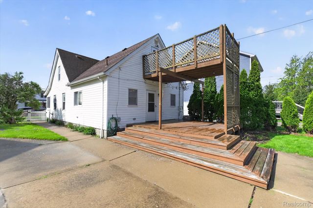1518 Chestnut Street, Wyandotte, MI 48192