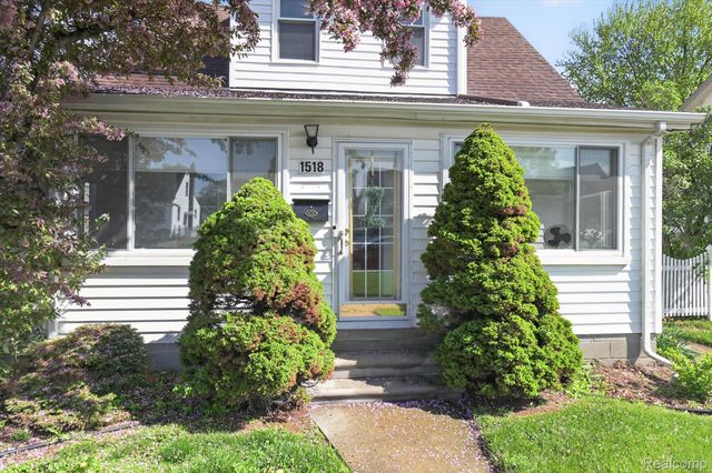 1518 Chestnut Street, Wyandotte, MI 48192