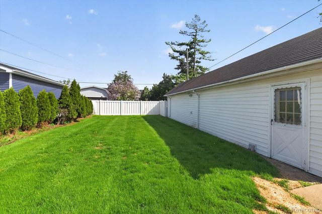 1518 Chestnut Street, Wyandotte, MI 48192