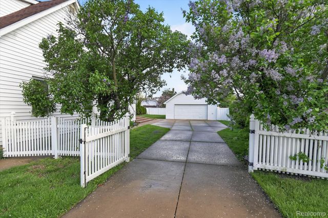 1518 Chestnut Street, Wyandotte, MI 48192