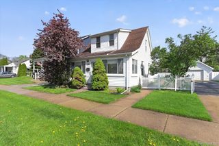 1518 Chestnut Street, Wyandotte, MI 48192