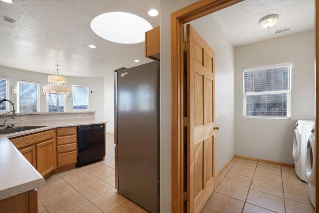 1674 16th Avenue SE, Rio Rancho, NM 87124