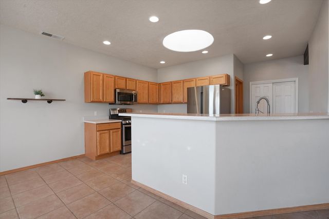 1674 16th Avenue SE, Rio Rancho, NM 87124