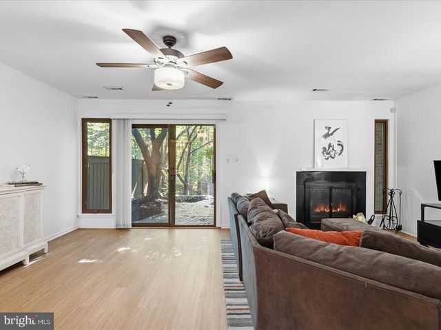 11908 ESCALANTE CT, Reston, VA 20191