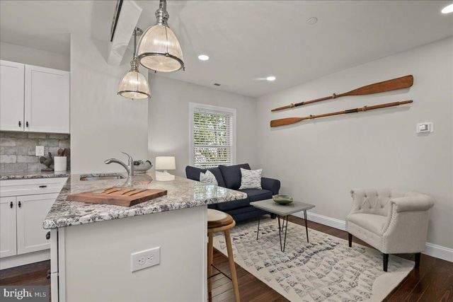 140 S WASHINGTON ST, Easton, MD 21601