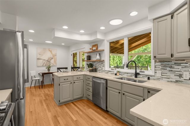 25901 SE Tiger Mountain Road, Issaquah, WA 98027