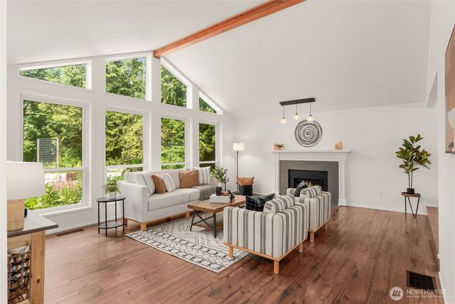 25901 SE Tiger Mountain Road, Issaquah, WA 98027