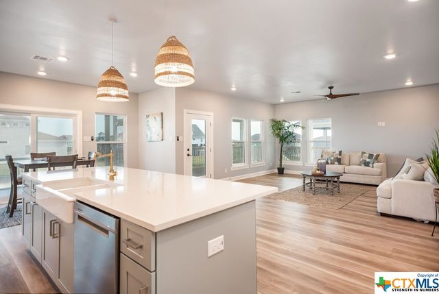 109 Whooping Crane Street, Port O'connor, TX 77982