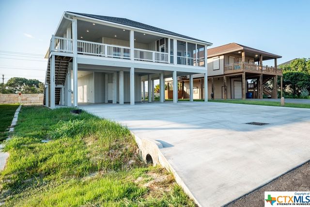 109 Whooping Crane Street, Port O'connor, TX 77982