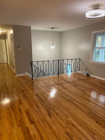 18745 Queens Road, Homewood, IL 60430