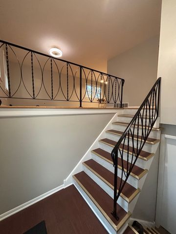 18745 Queens Road, Homewood, IL 60430