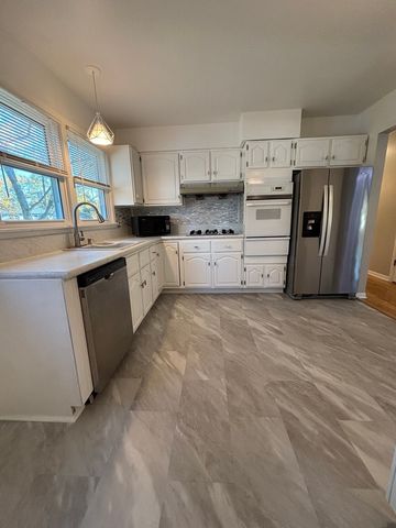 18745 Queens Road, Homewood, IL 60430