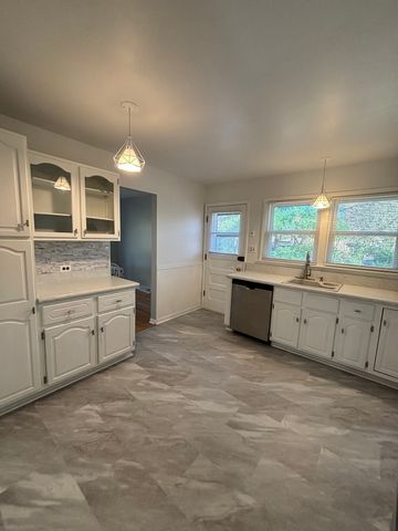 18745 Queens Road, Homewood, IL 60430