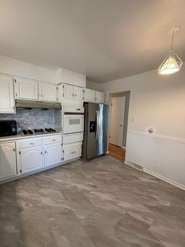 18745 Queens Road, Homewood, IL 60430