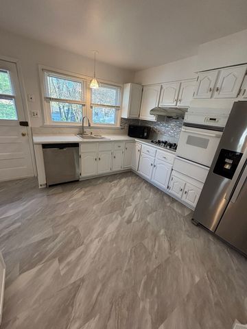 18745 Queens Road, Homewood, IL 60430