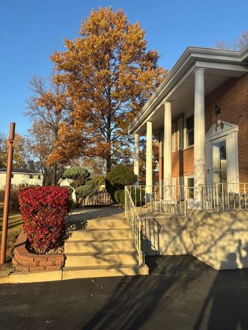 18745 Queens Road, Homewood, IL 60430