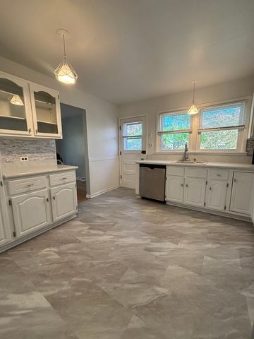 18745 Queens Road, Homewood, IL 60430