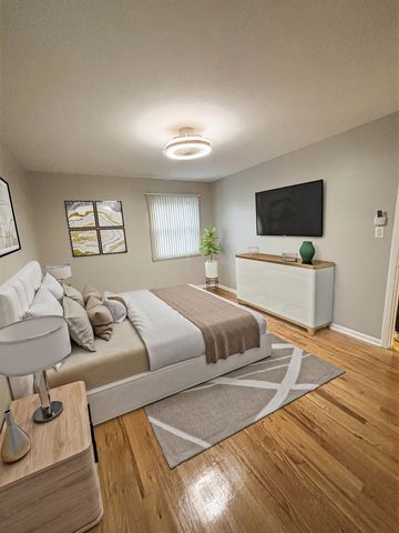 18745 Queens Road, Homewood, IL 60430