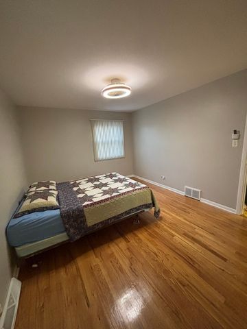 18745 Queens Road, Homewood, IL 60430