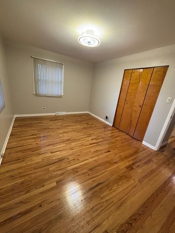 18745 Queens Road, Homewood, IL 60430