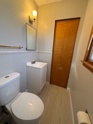 18745 Queens Road, Homewood, IL 60430