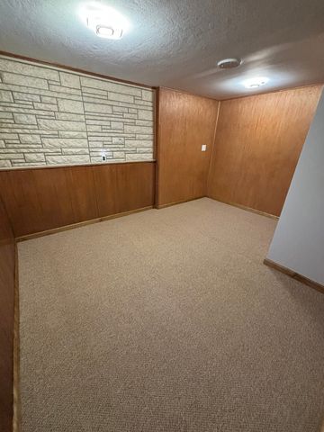 18745 Queens Road, Homewood, IL 60430