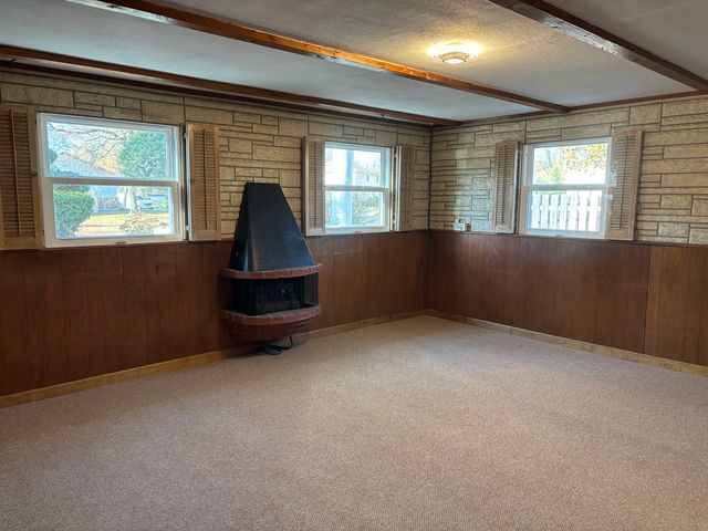 18745 Queens Road, Homewood, IL 60430