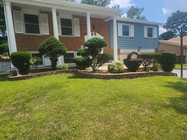 18745 Queens Road, Homewood, IL 60430