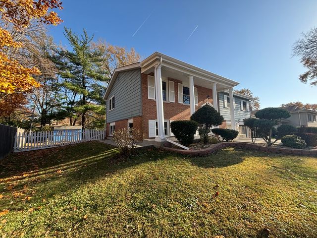 18745 Queens Road, Homewood, IL 60430