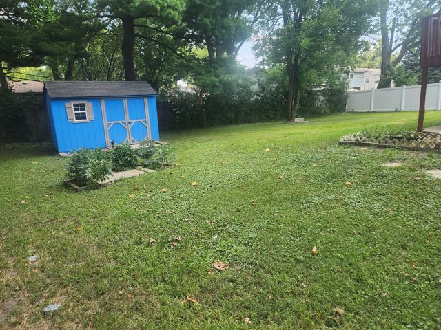 18745 Queens Road, Homewood, IL 60430