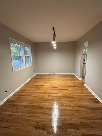 18745 Queens Road, Homewood, IL 60430