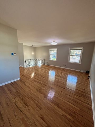 18745 Queens Road, Homewood, IL 60430