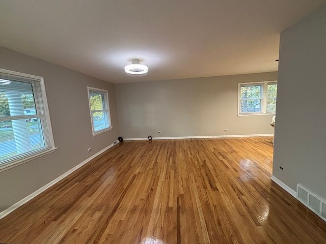 18745 Queens Road, Homewood, IL 60430