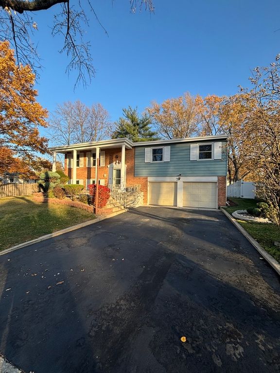 18745 Queens Road, Homewood, IL 60430