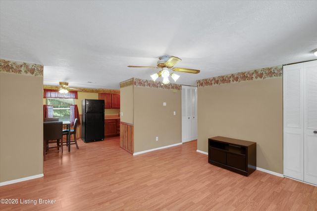 8702 Bost Ln, Louisville, KY 40219