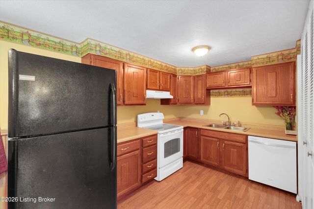 8702 Bost Ln, Louisville, KY 40219