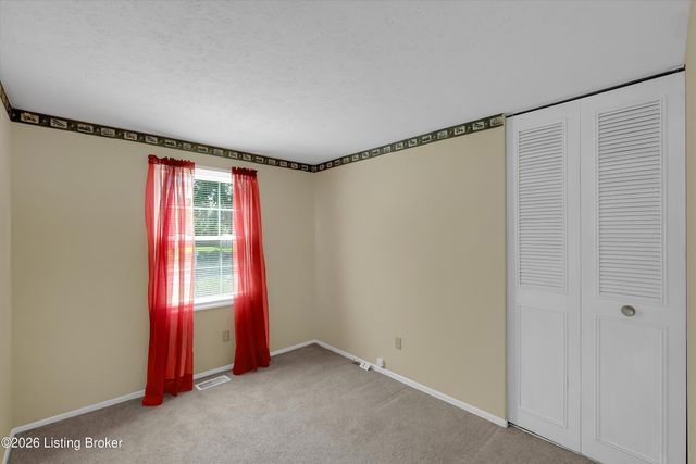 8702 Bost Ln, Louisville, KY 40219