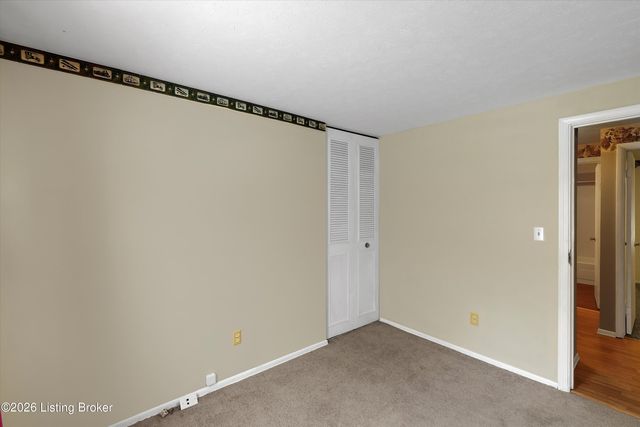 8702 Bost Ln, Louisville, KY 40219