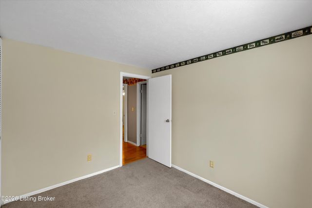 8702 Bost Ln, Louisville, KY 40219