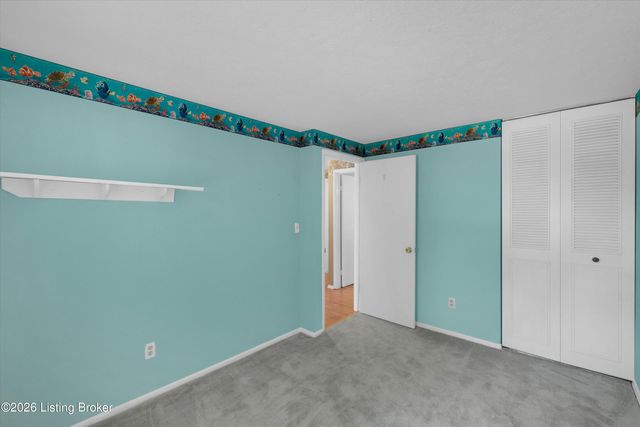 8702 Bost Ln, Louisville, KY 40219