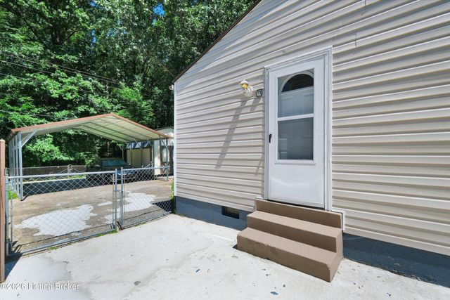 8702 Bost Ln, Louisville, KY 40219