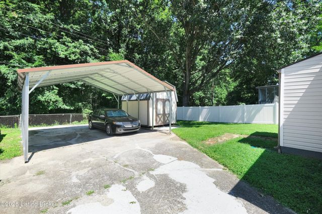 8702 Bost Ln, Louisville, KY 40219
