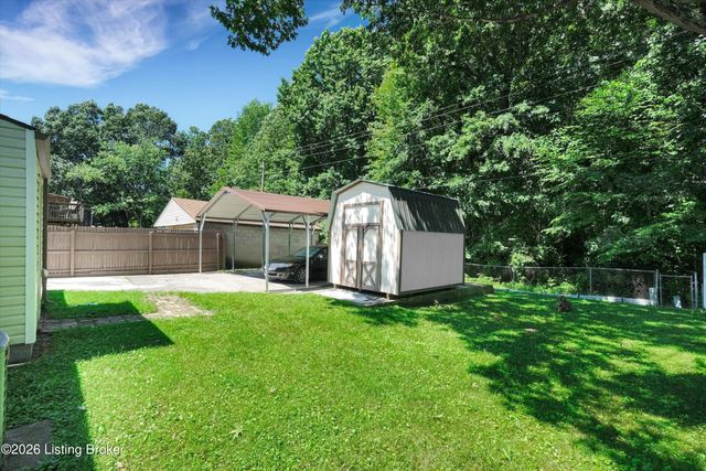 8702 Bost Ln, Louisville, KY 40219