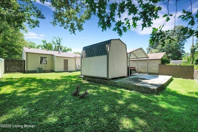 8702 Bost Ln, Louisville, KY 40219