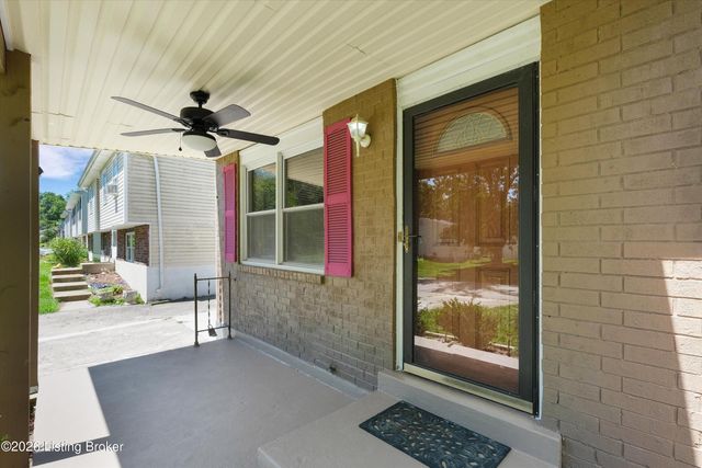 8702 Bost Ln, Louisville, KY 40219