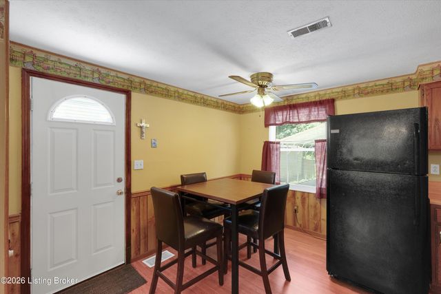 8702 Bost Ln, Louisville, KY 40219