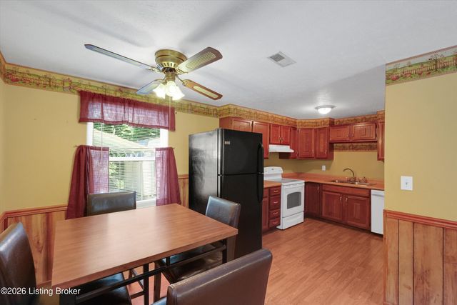 8702 Bost Ln, Louisville, KY 40219