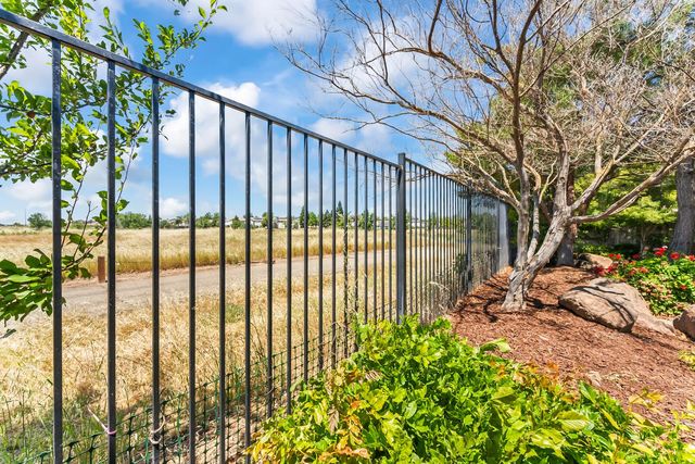 1260 Earlham Ln, Lincoln, CA 95648