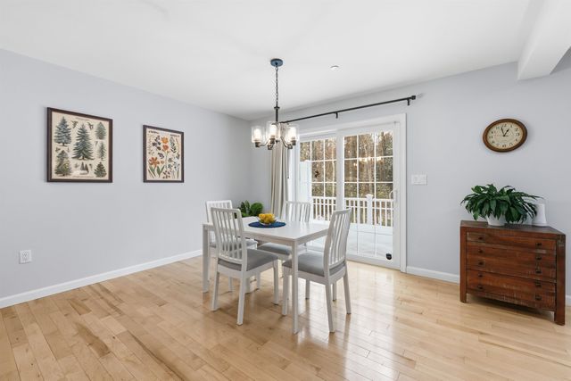 237 Woodview Way, Manchester, NH 03102